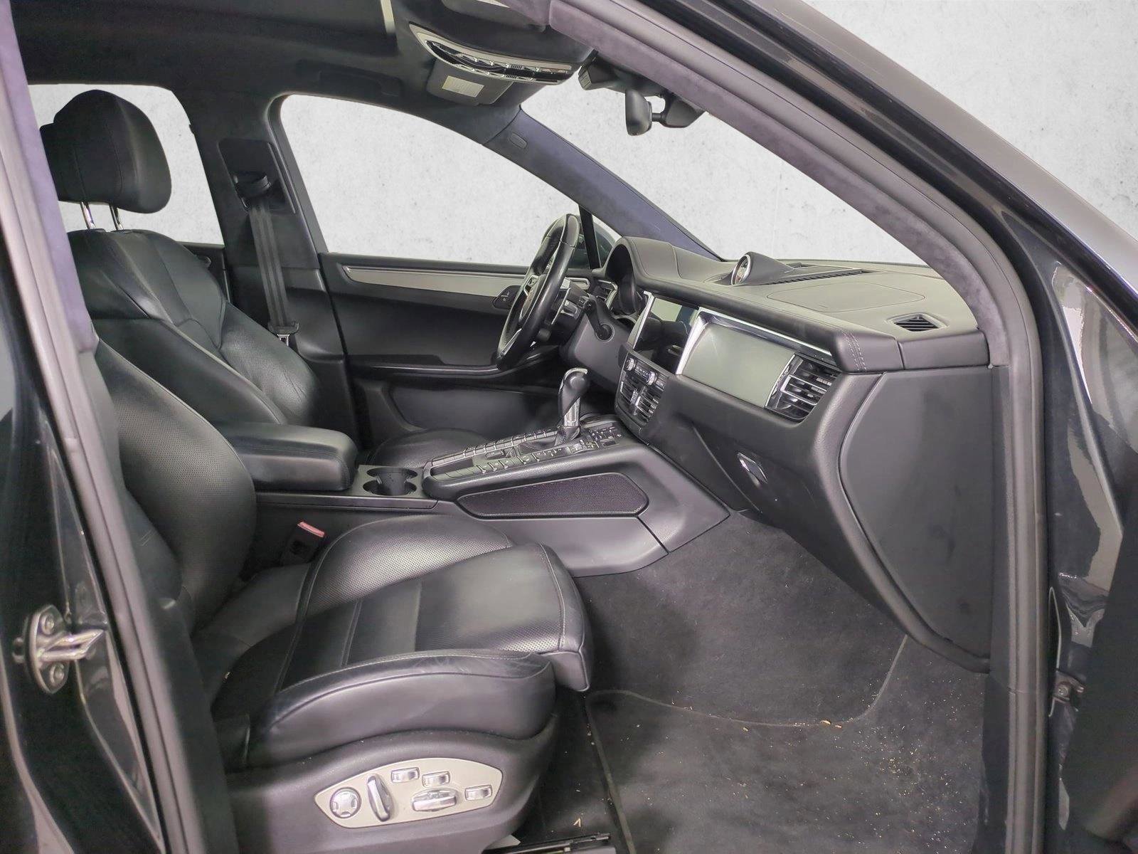 Used 2020 Porsche Macan Turbo AWD/4WD image 26