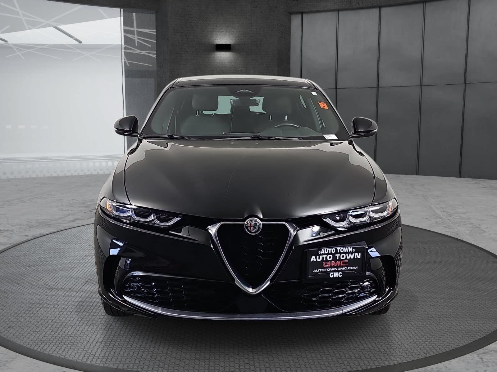 Used 2024 Alfa Romeo Tonale Ti w/ Premium Interior Package AWD/4WD image 2