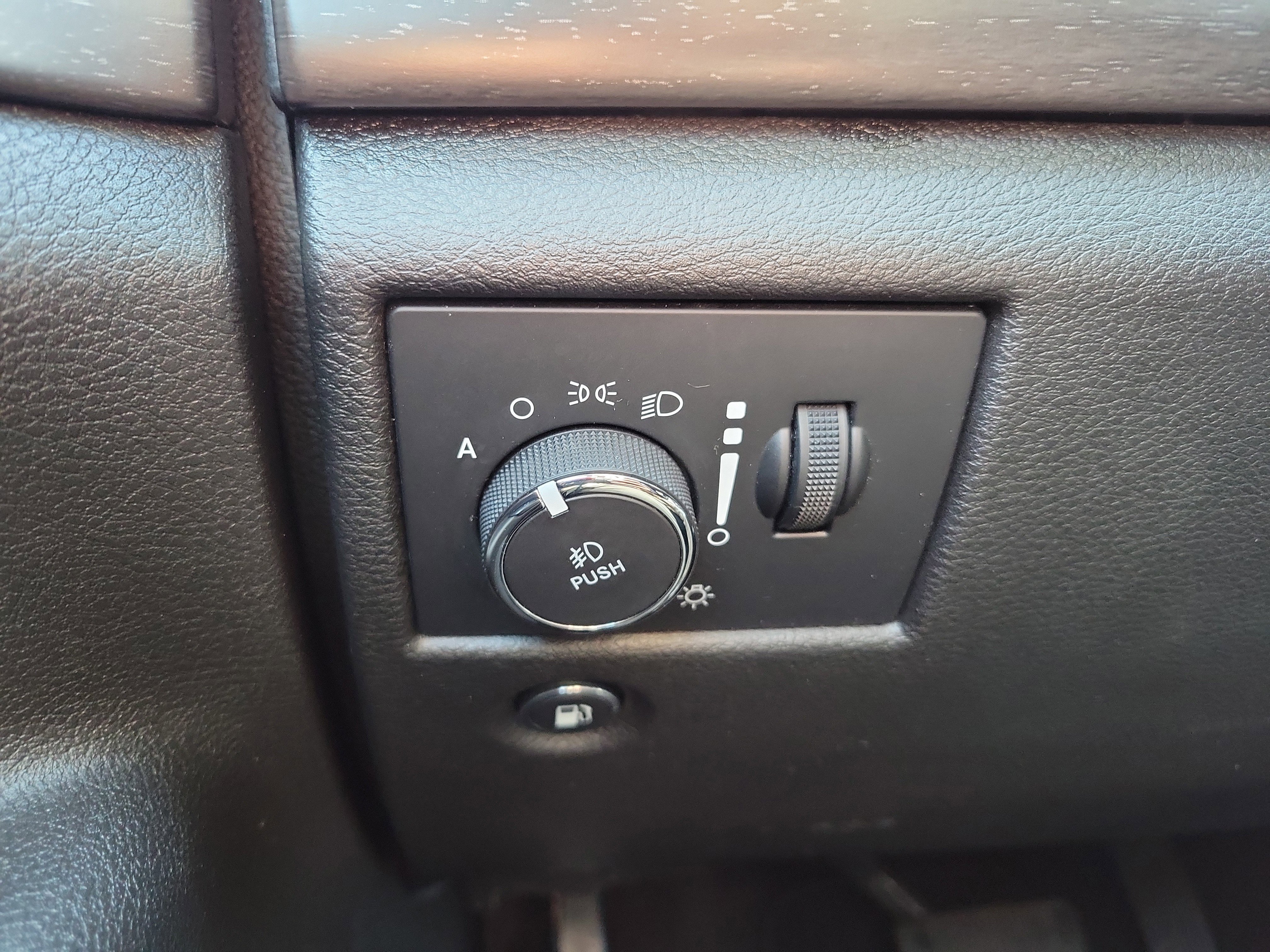Used 2018 Jeep Grand Cherokee Altitude AWD/4WD image 24