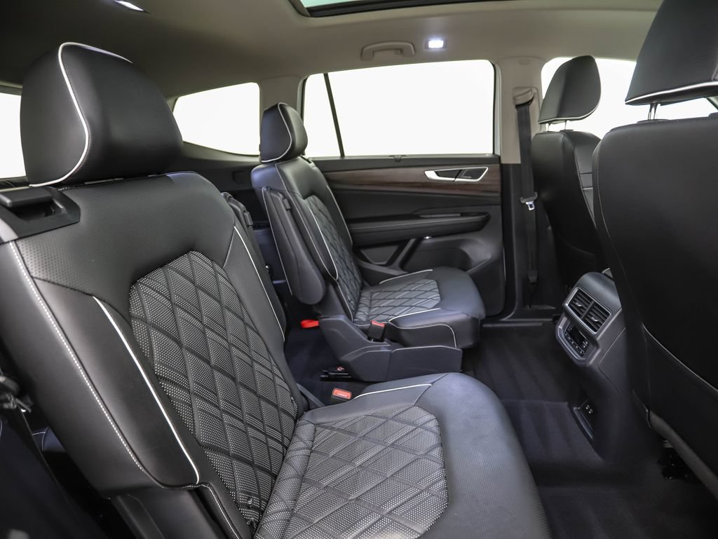 Used 2024 Volkswagen Atlas SEL Premium R-Line AWD/4WD image 29