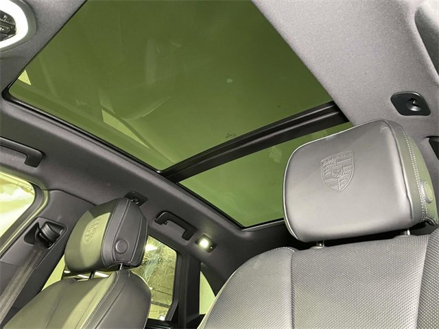 Used 2025 Porsche Macan image 17