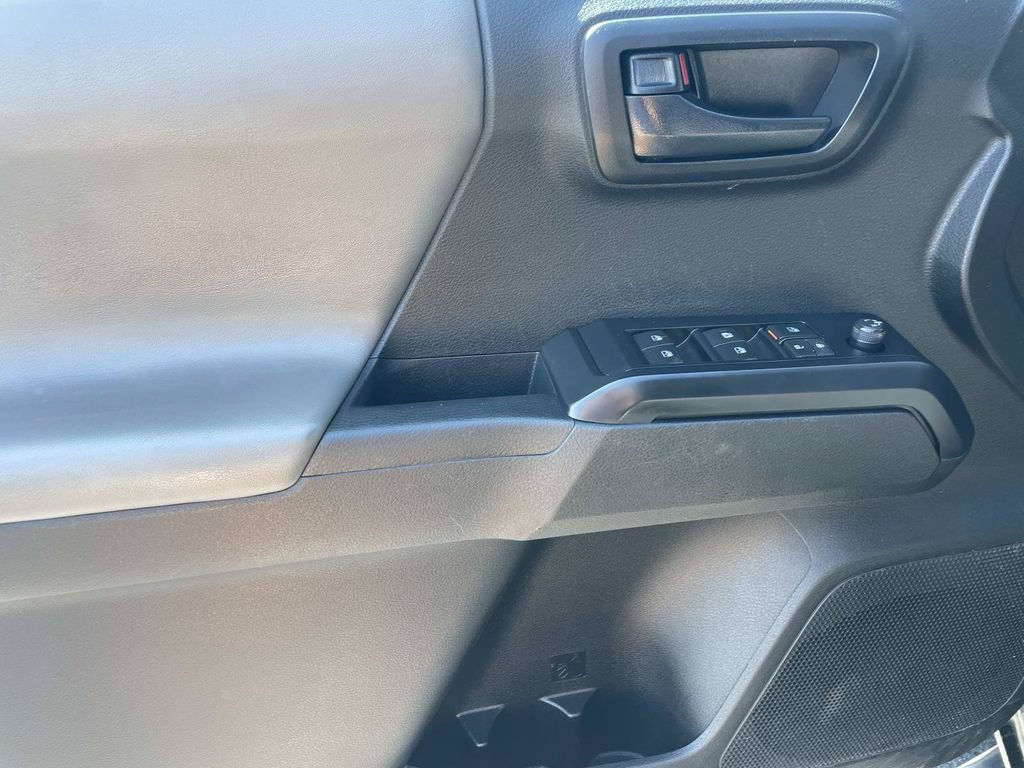 Used 2022 Toyota Tacoma SR AWD/4WD image 18