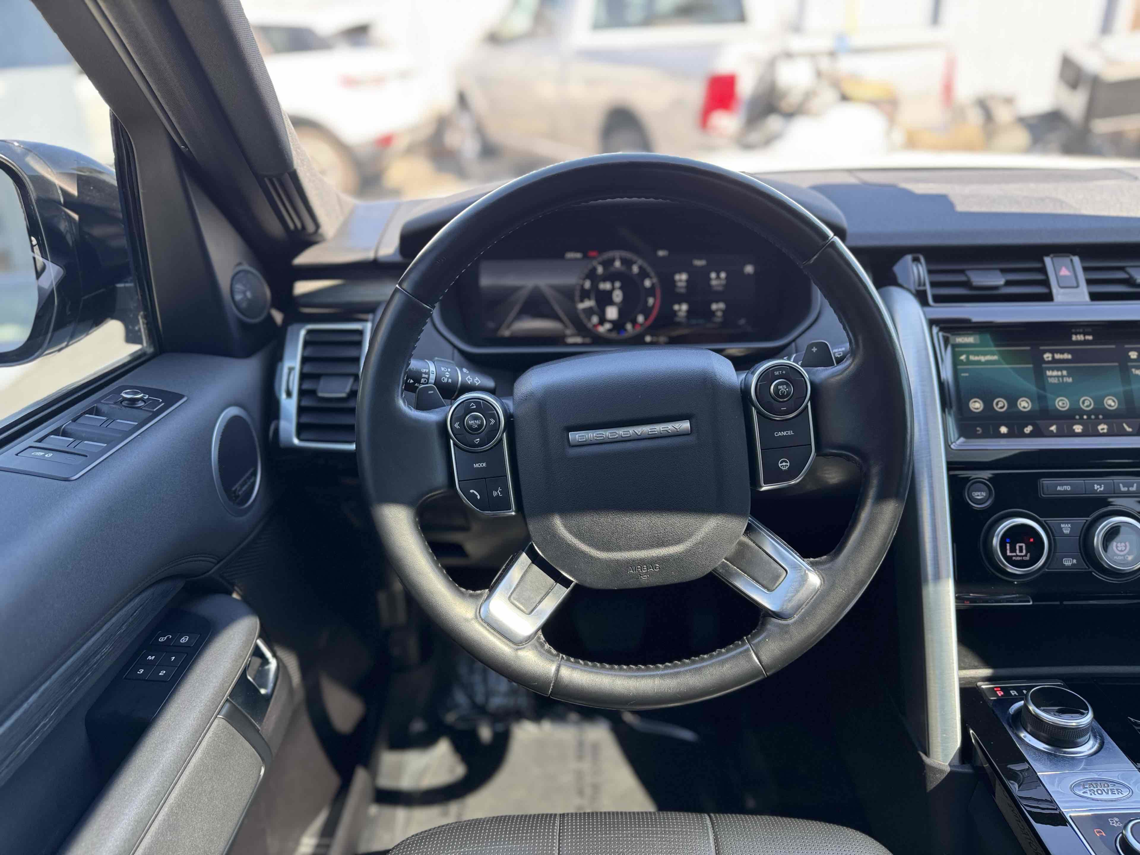 Used 2018 Land Rover Discovery HSE AWD/4WD image 22