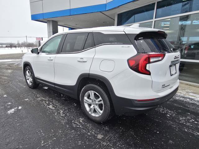 Used 2023 GMC Terrain SLE image 4
