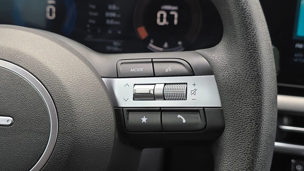 Used 2025 Hyundai Santa Cruz SEL AWD/4WD image 26