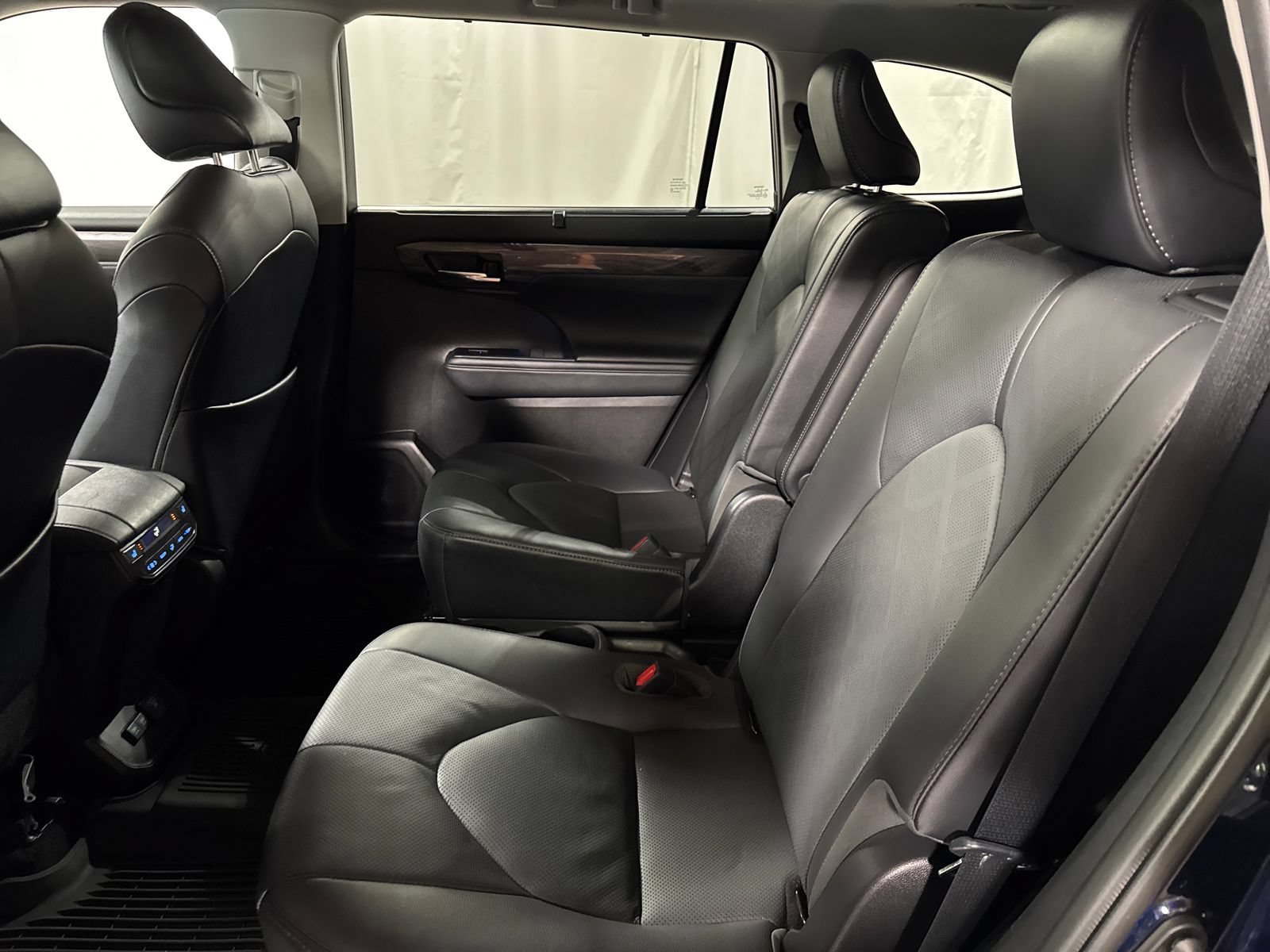 Used 2021 Toyota Highlander Platinum AWD/4WD image 5
