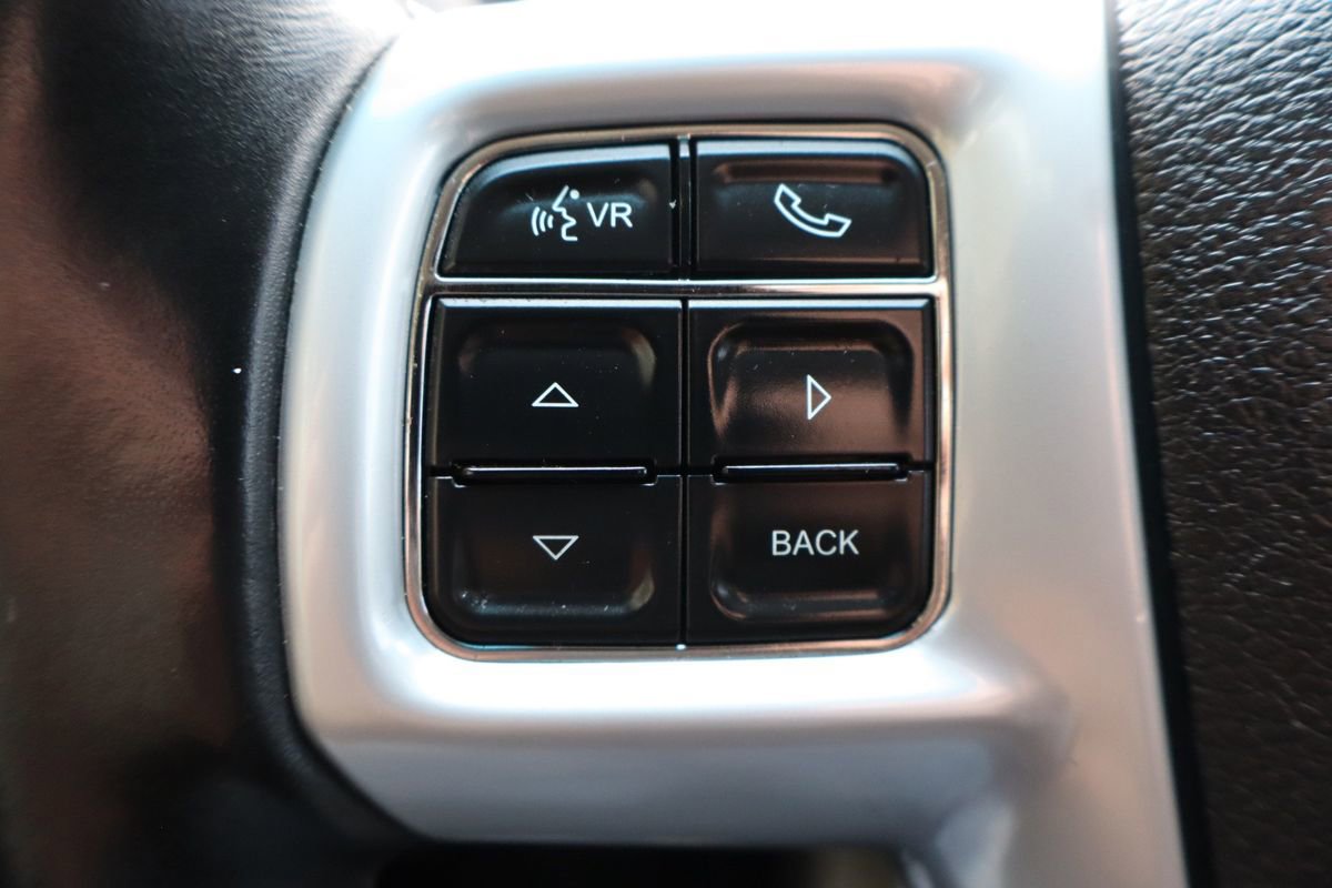 Used 2013 Chrysler Town & Country Touring image 34