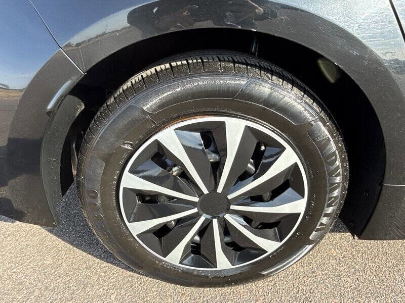 Used 2020 Toyota Corolla L image 16