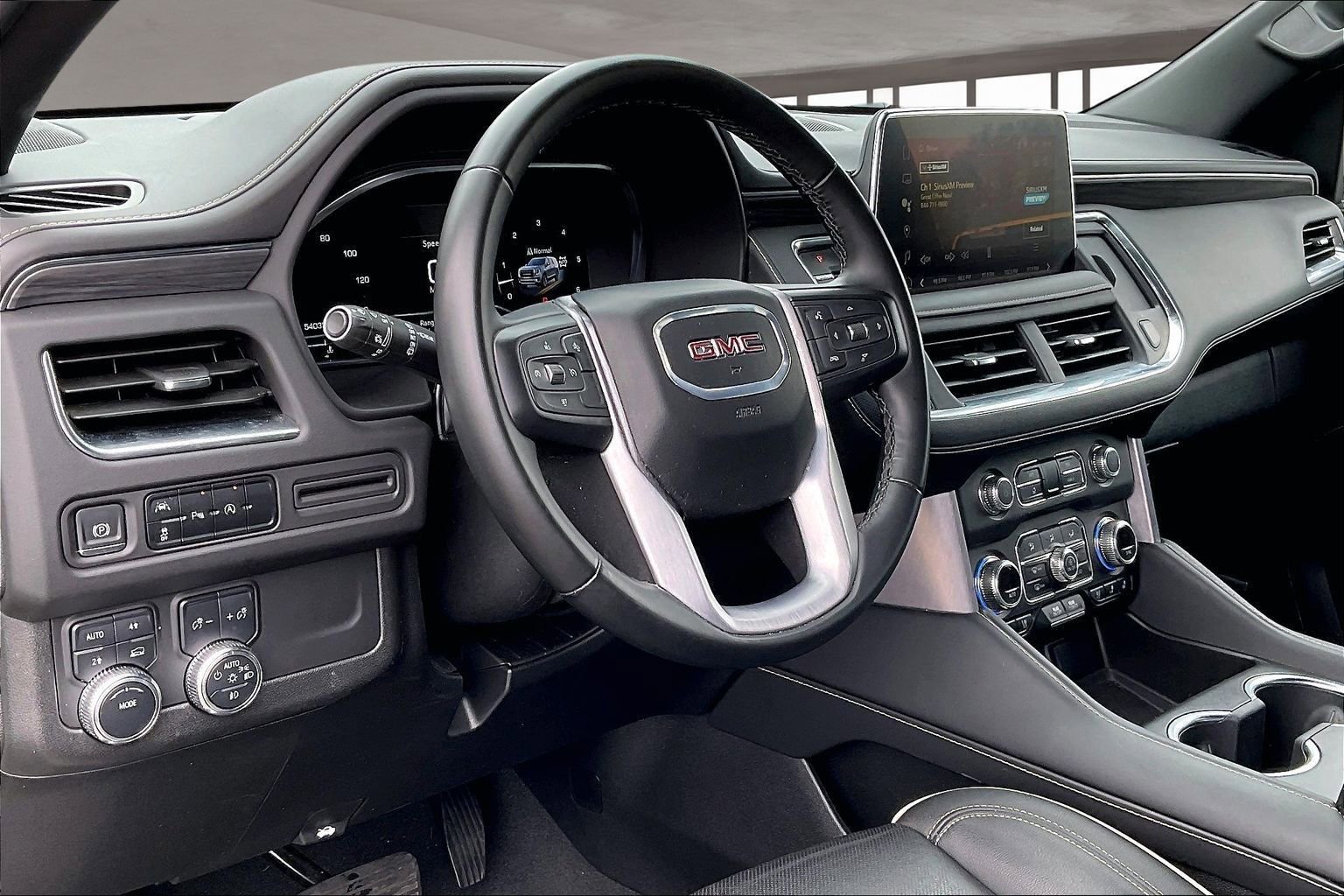 Used 2024 GMC Yukon XL SLT image 17