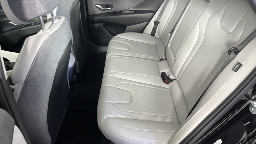 Used 2024 Hyundai Elantra Limited FWD image 18