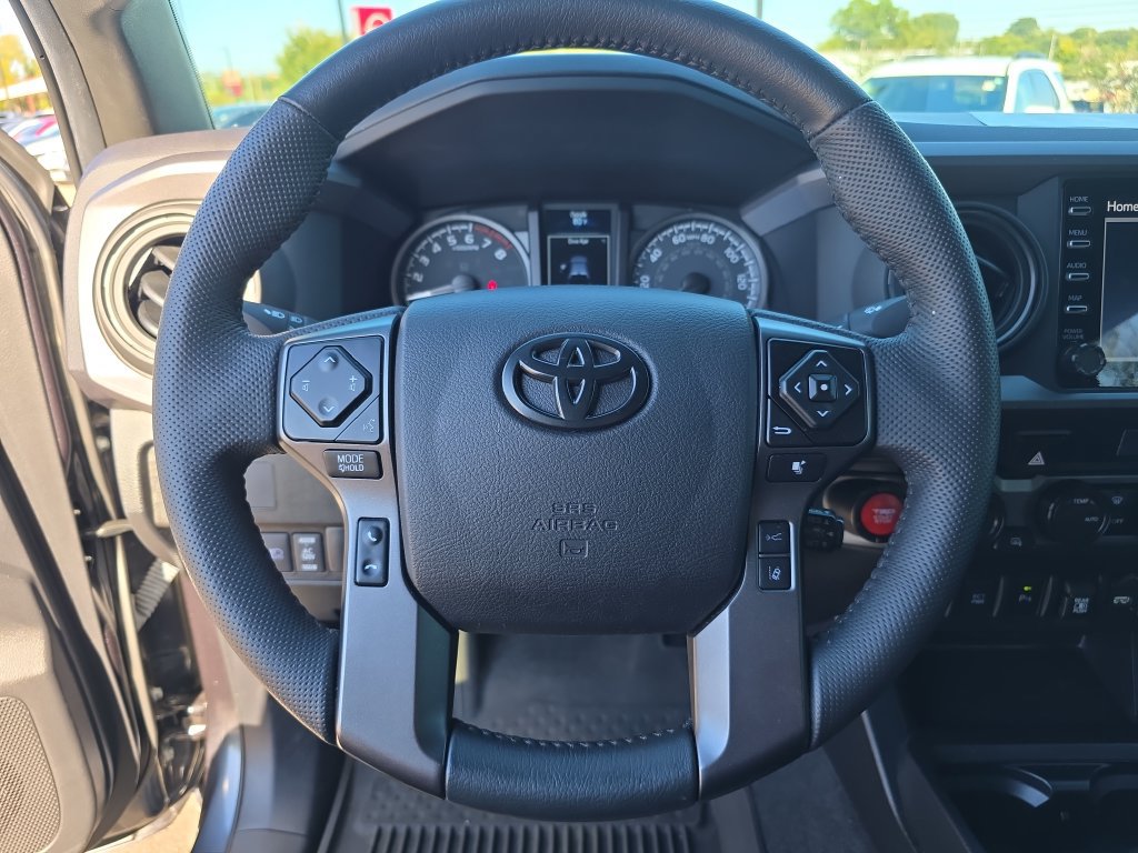 Used 2022 Toyota Tacoma TRD Sport w/ Technology Package AWD/4WD image 25