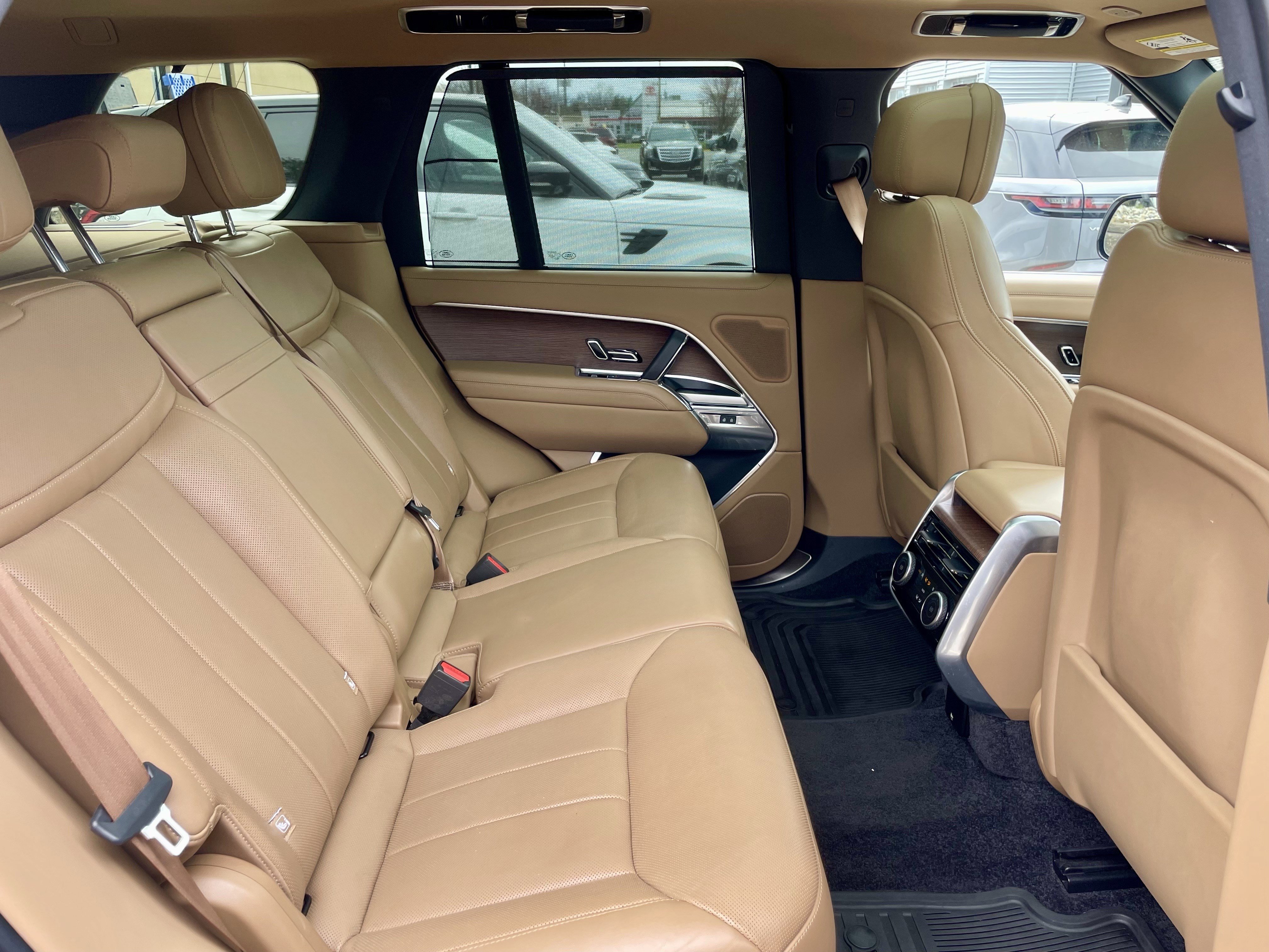 Certified 2024 Land Rover Range Rover SE image 31