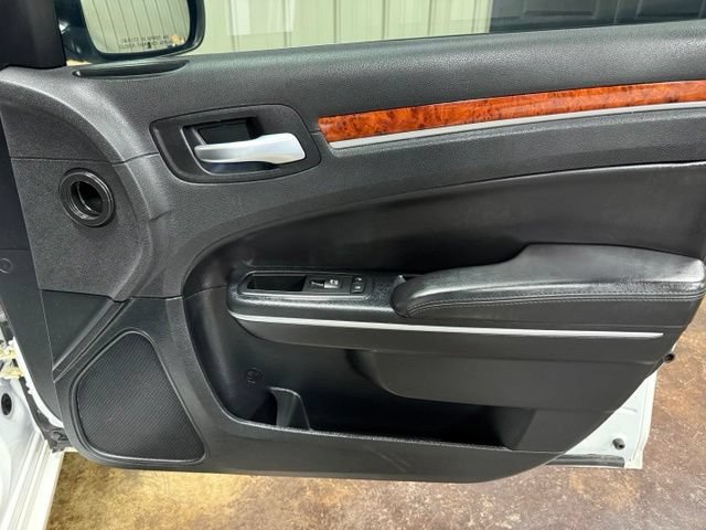 Used 2014 Chrysler 300 AWD w/ Driver Convenience Group image 23