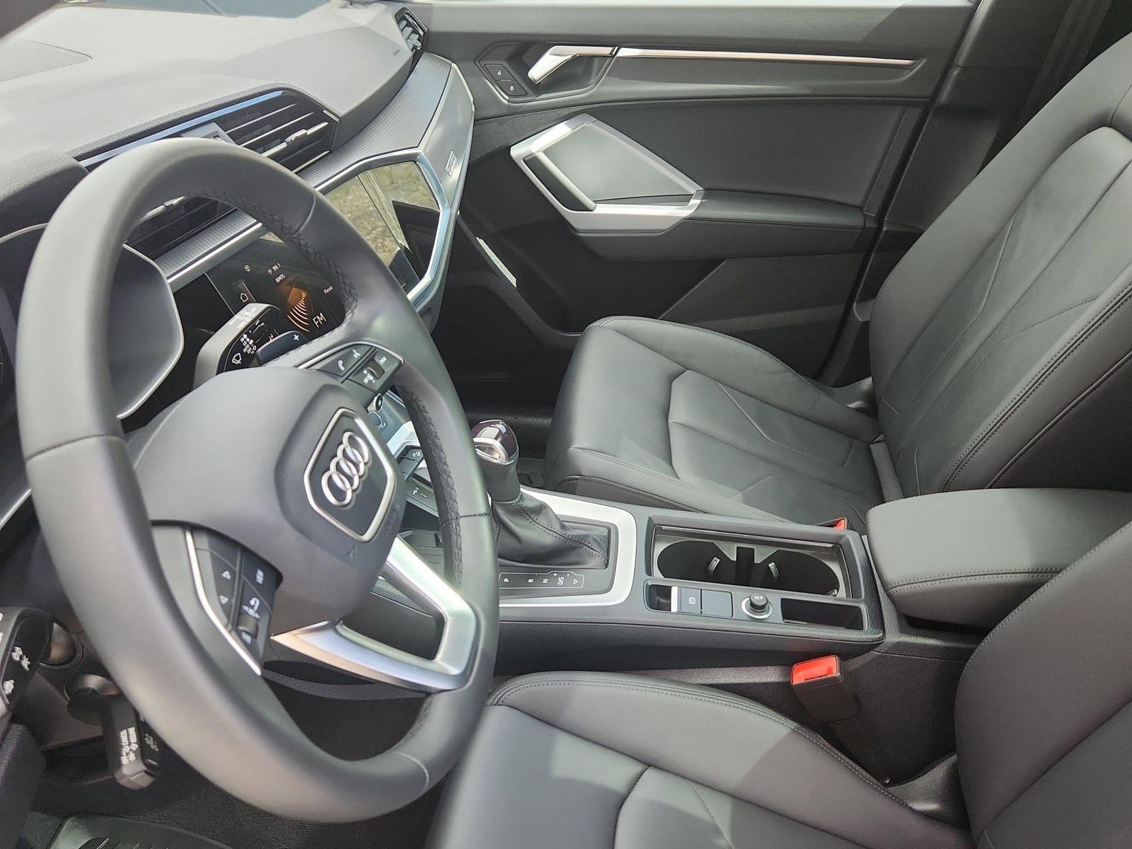 Certified 2025 Audi Q3 2.0T Premium w/ Convenience Package image 5