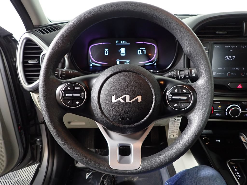 Used 2025 Kia Soul LX w/ LX Technology Package FWD image 28