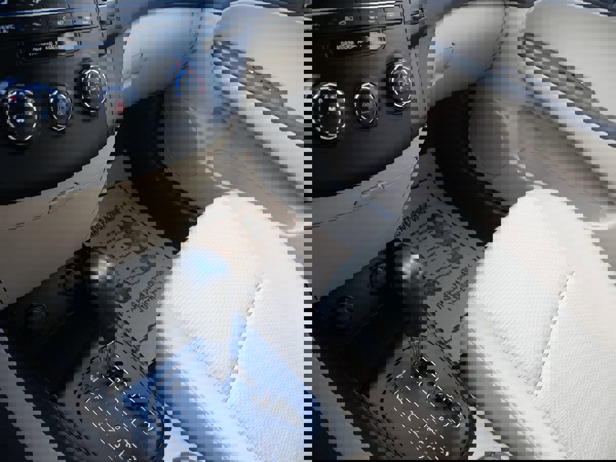 Used 2012 Hyundai Elantra GLS image 14