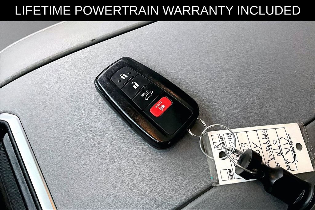 Used 2023 Toyota Highlander XLE FWD image 13