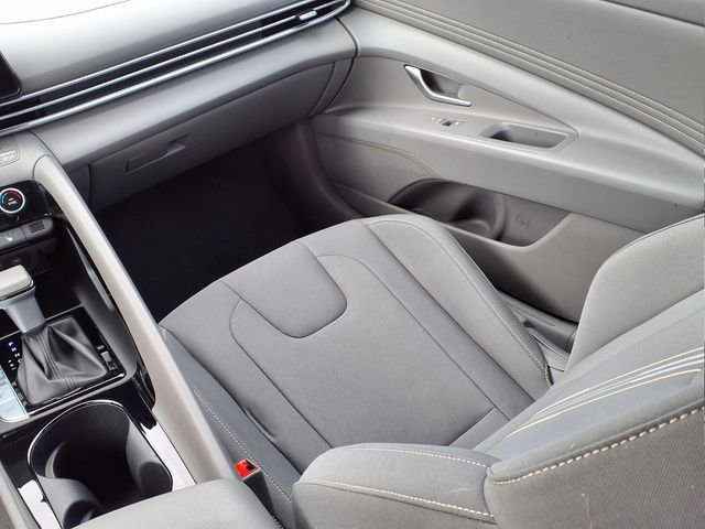 Certified 2025 Hyundai Elantra SEL FWD image 14