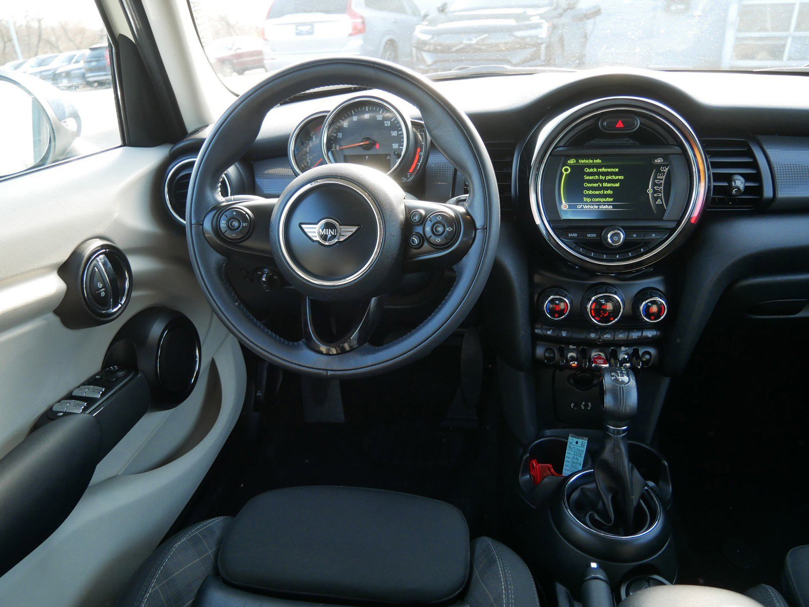 Used 2018 MINI Cooper 4-Door Hardtop image 12