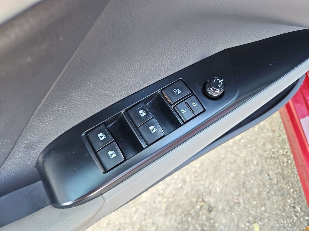 Used 2018 Toyota Camry SE w/ Moonroof Package image 27