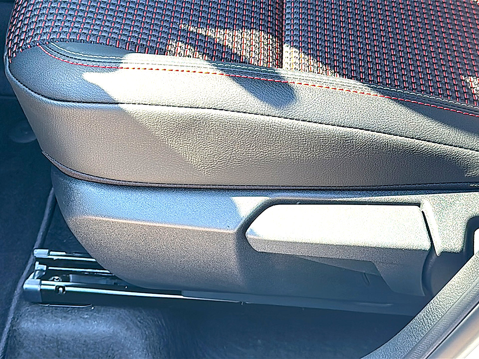 New 2026 Nissan Kicks SR image 12