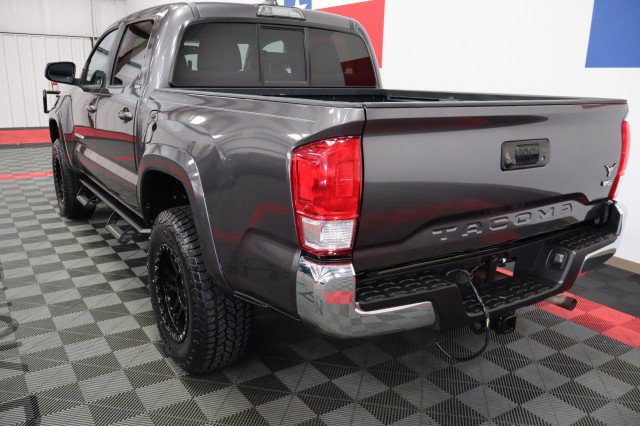 Used 2017 Toyota Tacoma SR5 w/ Tow Package RWD image 12