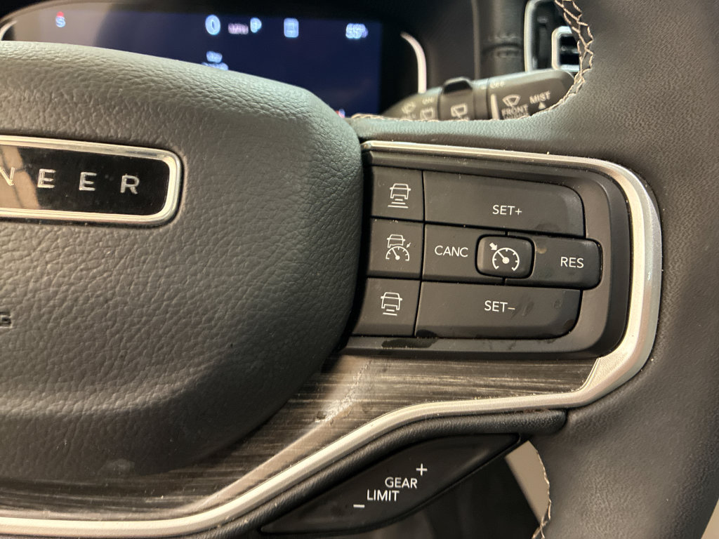 Used 2024 Jeep Wagoneer Series II w/ Convenience Group I AWD/4WD image 26