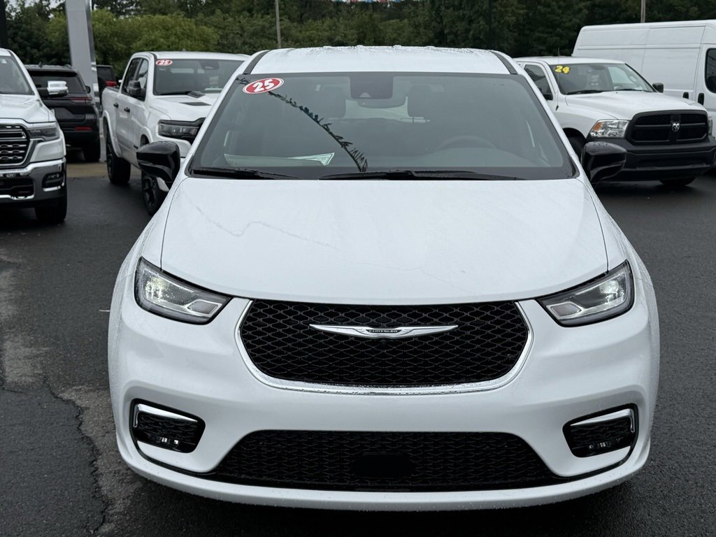 New 2026 Chrysler Pacifica Select image 10