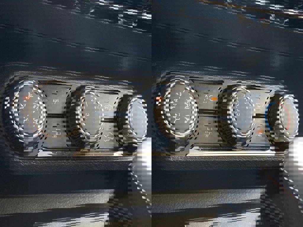 Used 2025 Nissan Kicks SV image 21