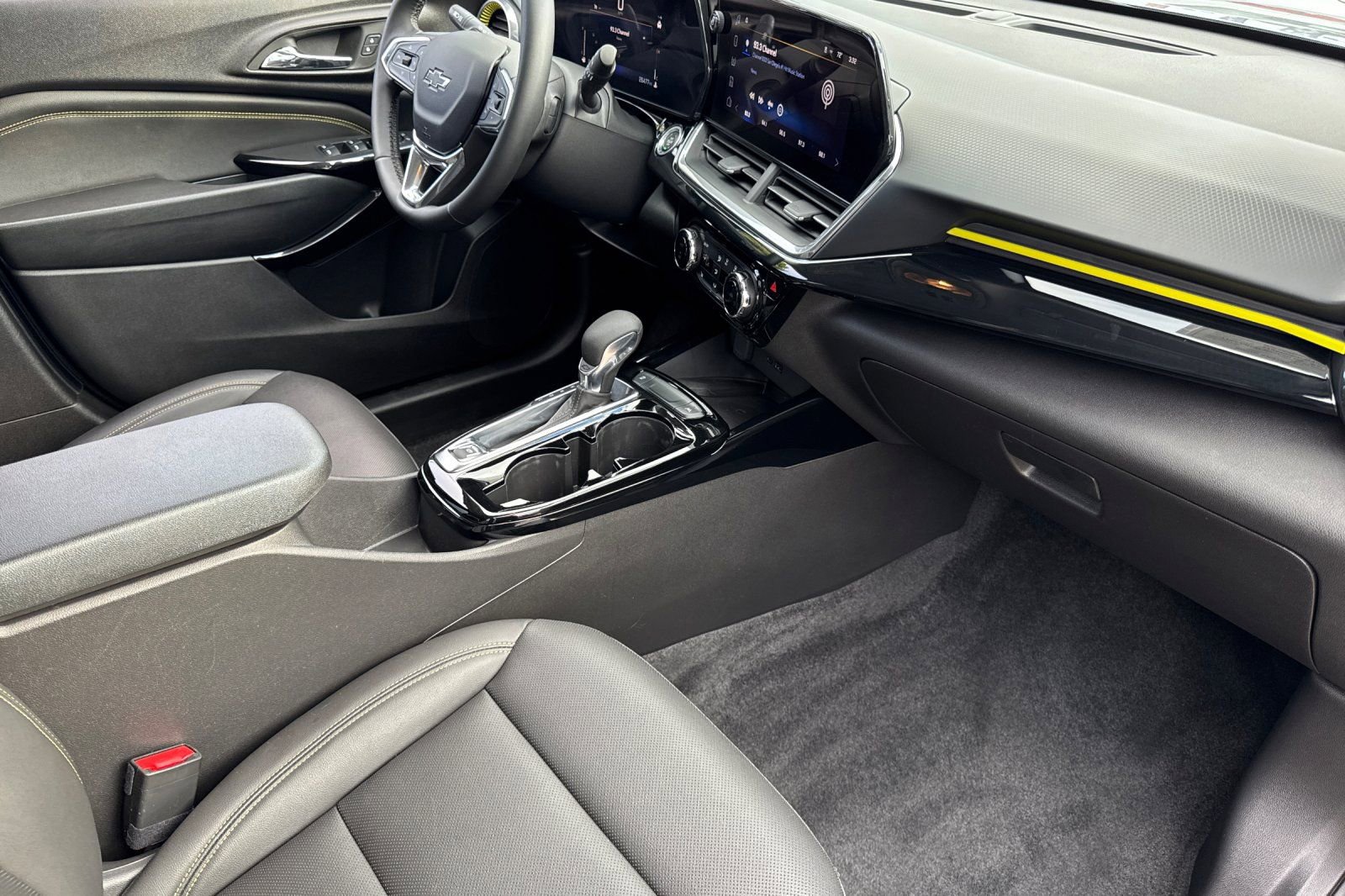 Used 2024 Chevrolet Trax ACTIV w/ Sunroof Package image 15