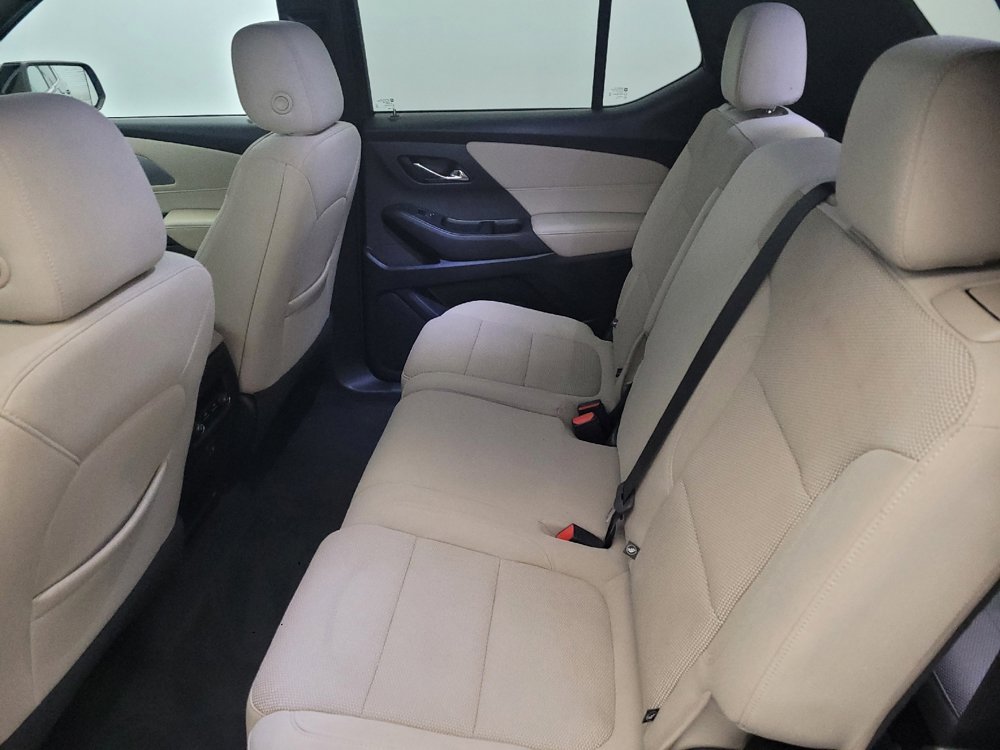 Used 2022 Chevrolet Traverse LS image 18