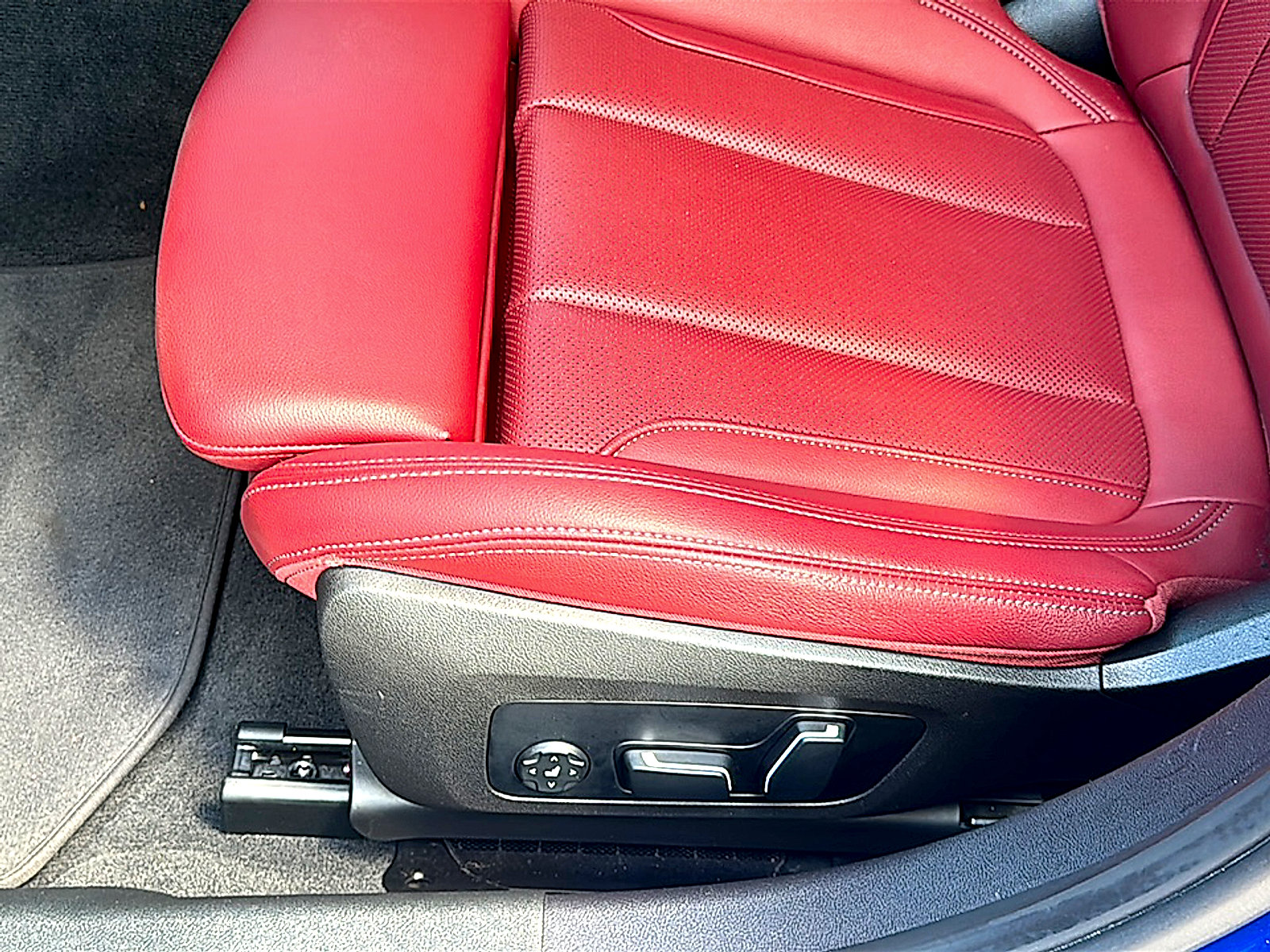 Used 2024 BMW 330i Sedan w/ M Sport Package RWD image 15