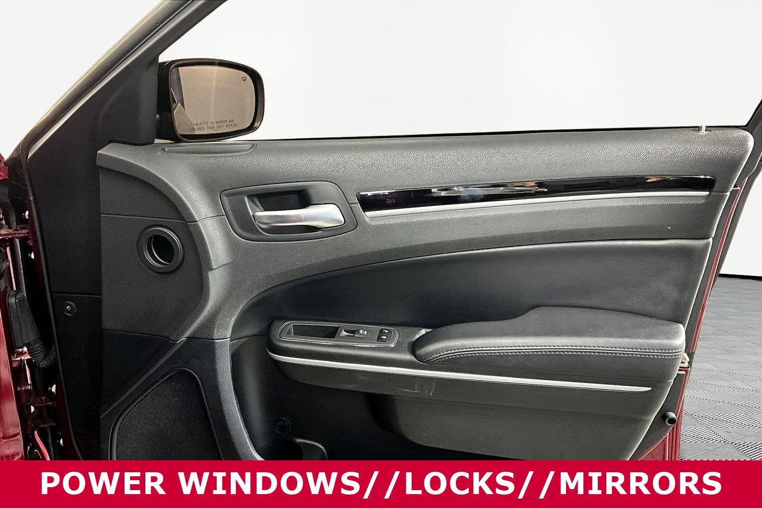 Used 2023 Chrysler 300 Touring w/ Sport Appearance Package image 24