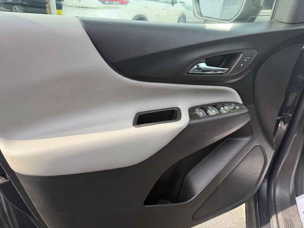 Used 2022 Chevrolet Equinox LS w/ LS Convenience Package AWD/4WD image 13