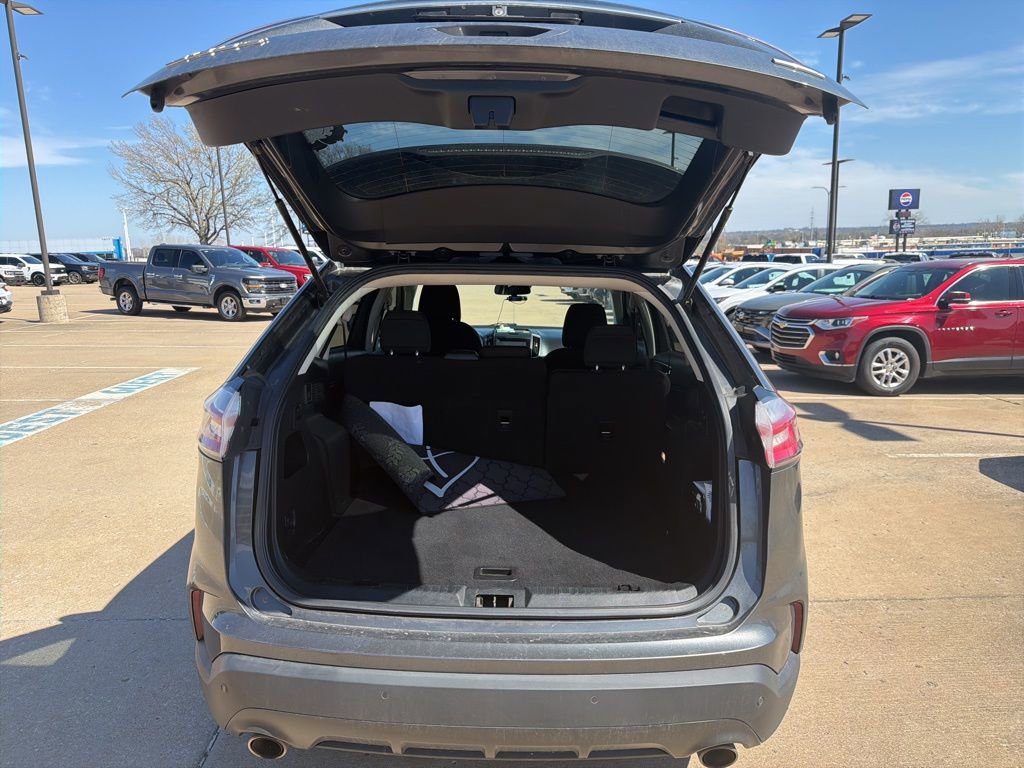 Used 2020 Ford Edge SE image 9