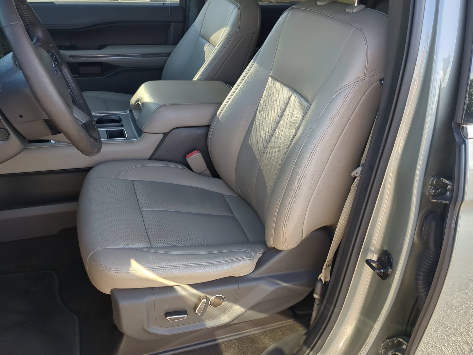 Certified 2019 Ford Expedition XLT w/ Equipment Group 202A RWD image 58