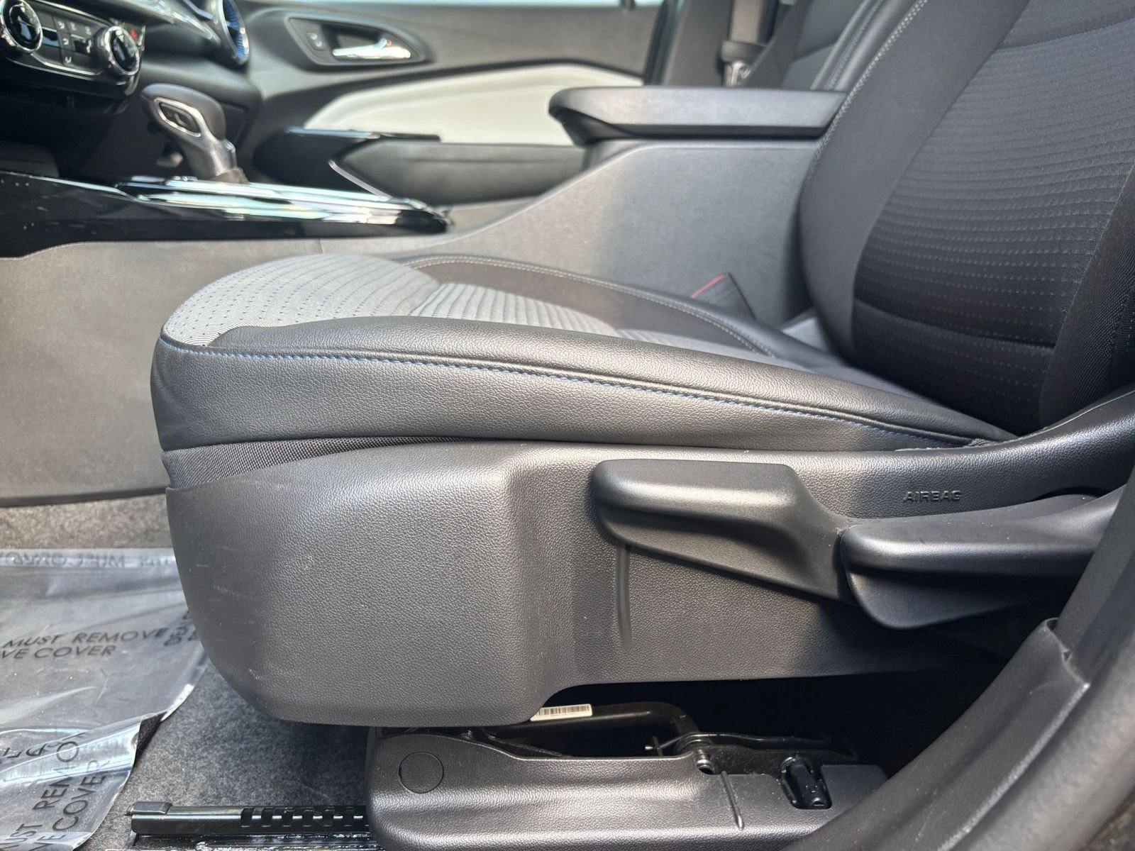 Used 2025 Chevrolet Trax LT image 28