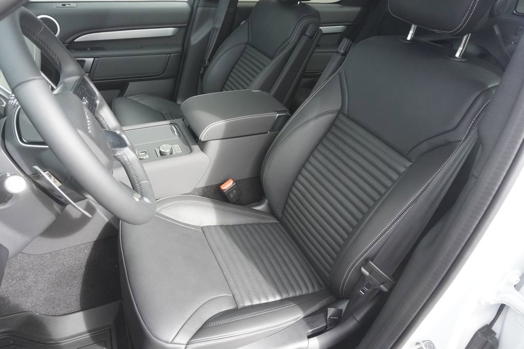 New 2026 Land Rover Discovery Limited Edition image 20