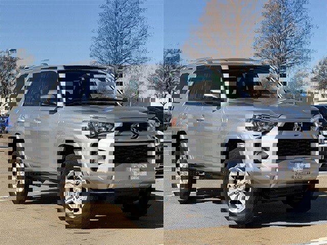 Used 2014 Toyota 4Runner SR5 image 2