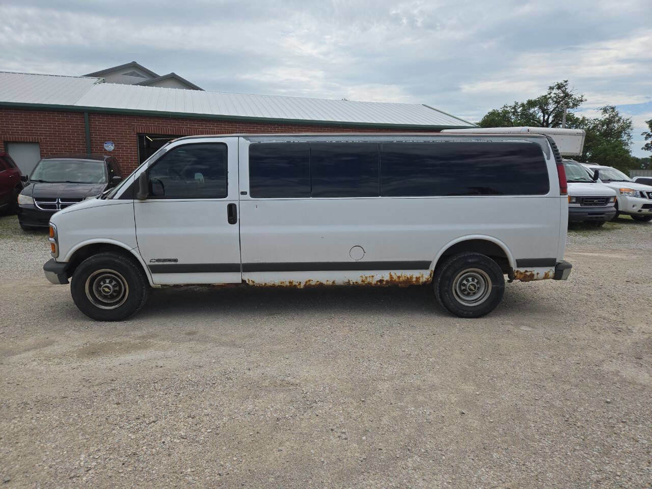 Used 2001 Chevrolet Express 3500 Extended Passenger w/ LS Preferred Equipment Group image 5