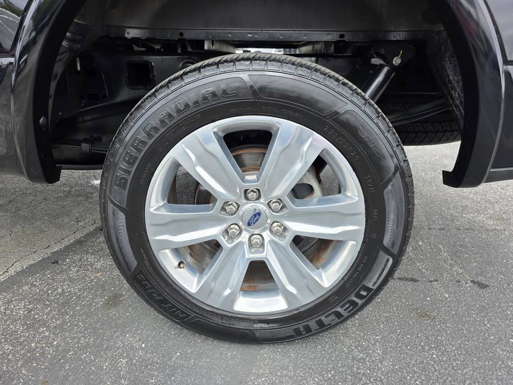 Used 2018 Ford F150 Platinum w/ Equipment Group 701A Luxury image 11