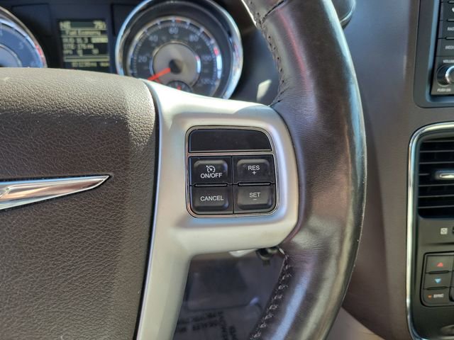 Certified 2016 Chrysler Town & Country Touring w/ Driver Convenience Group image 19