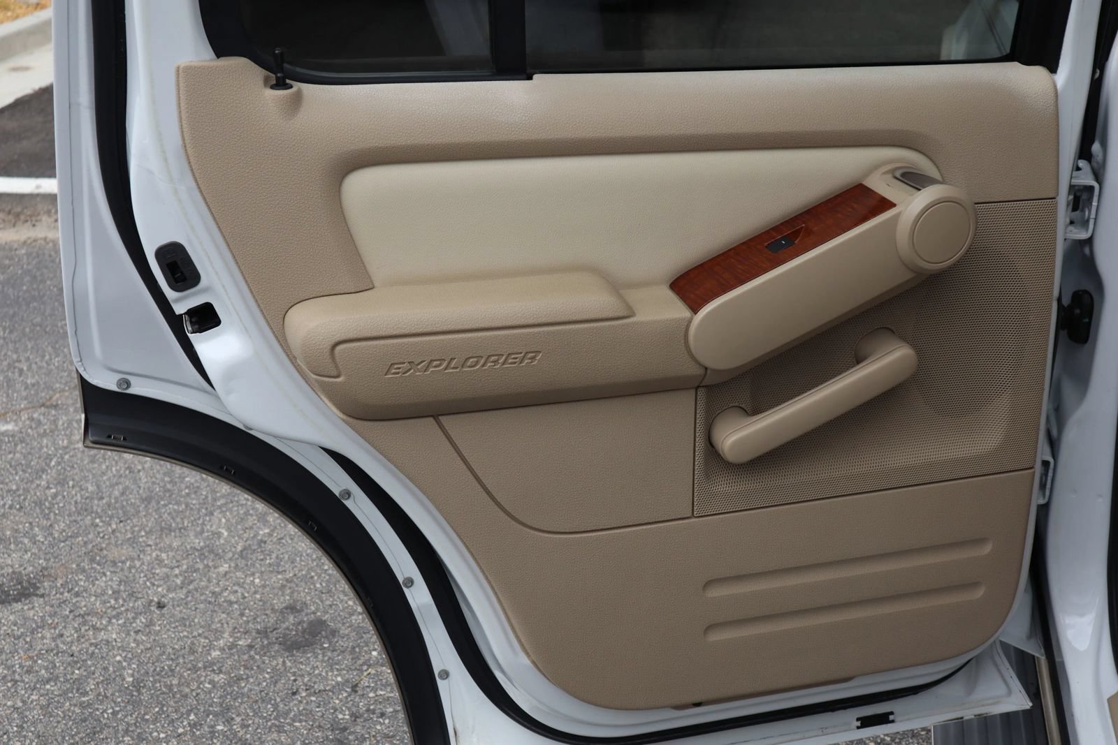 Used 2006 Ford Explorer Eddie Bauer RWD image 11