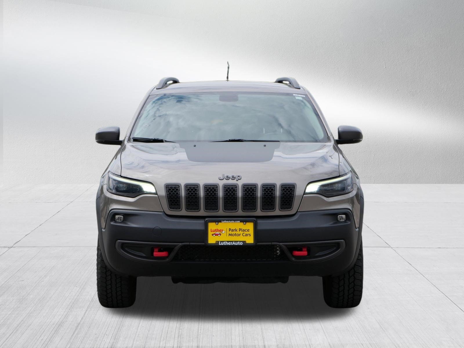 Used 2020 Jeep Cherokee Trailhawk w/ Cold Weather Group AWD/4WD image 2