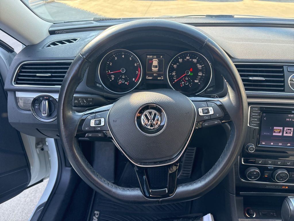 Used 2017 Volkswagen Passat 3.6 SEL Premium image 21
