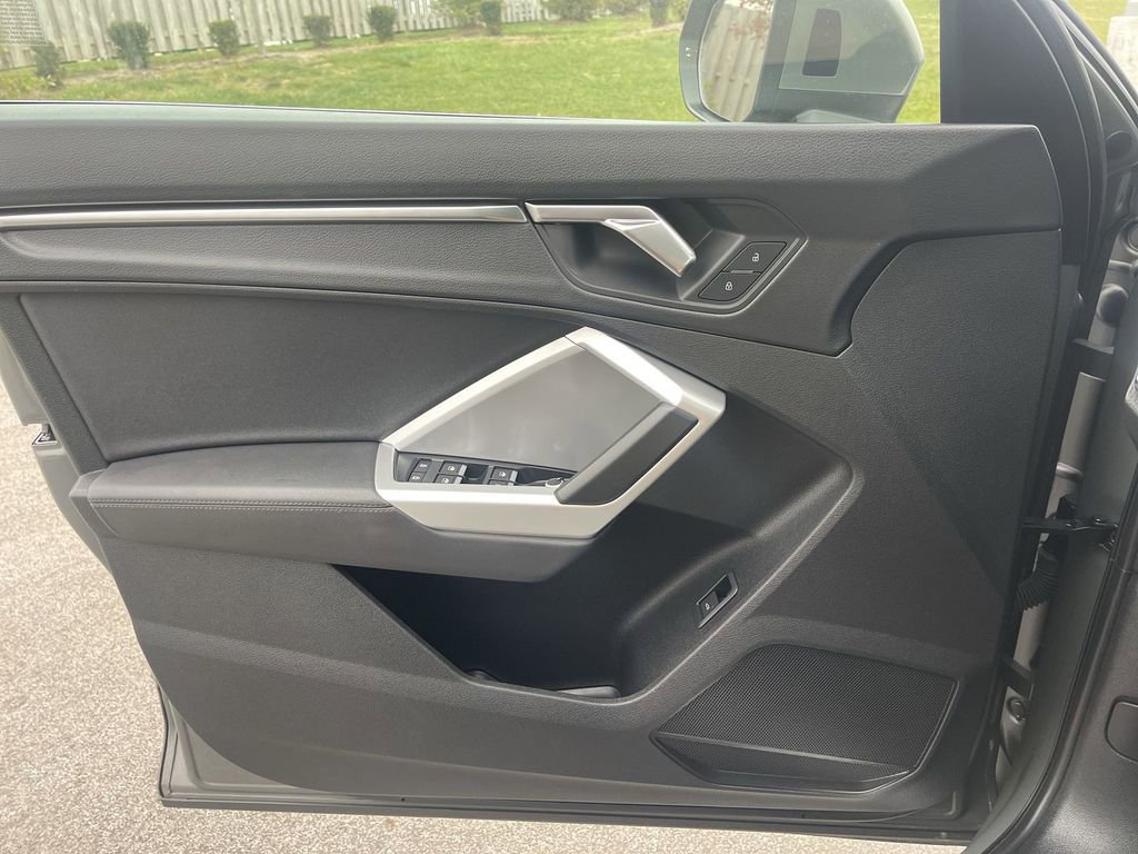 Used 2025 Audi Q3 2.0T Premium image 33