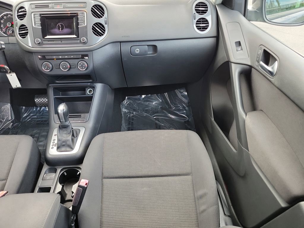 Used 2018 Volkswagen Tiguan Limited FWD image 15