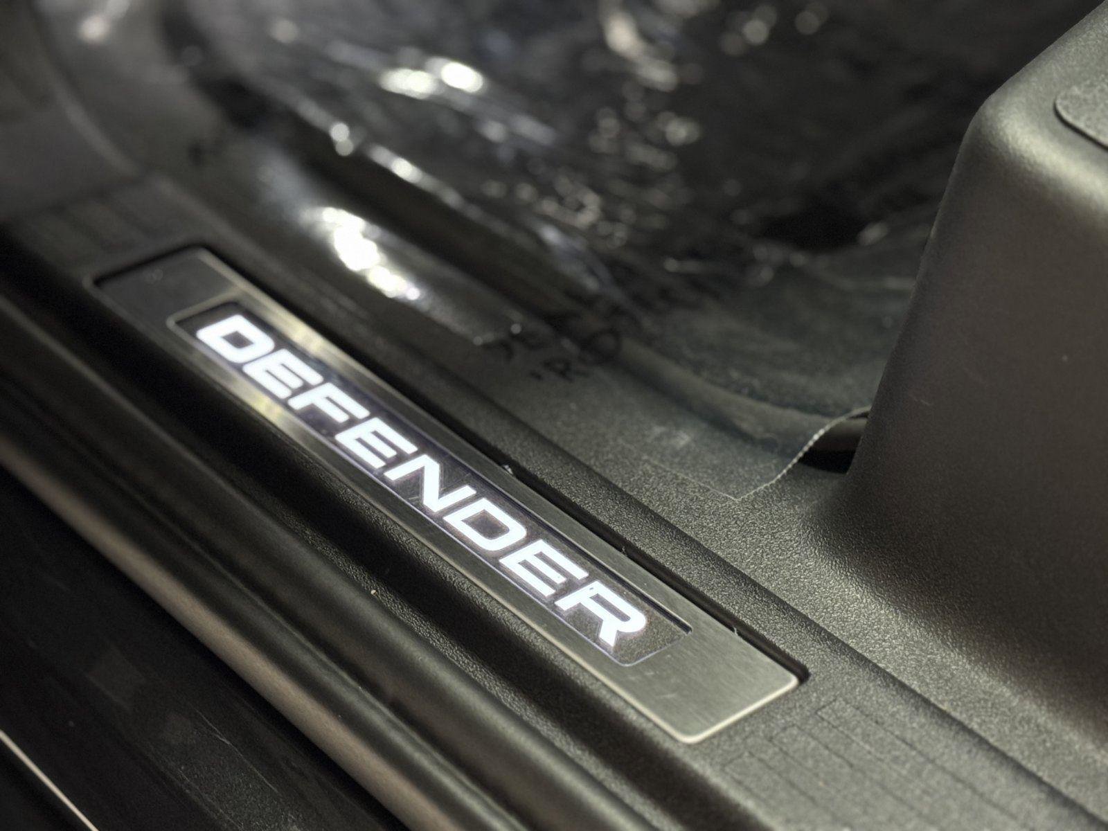 Used 2025 Land Rover Defender 110 AWD/4WD image 44