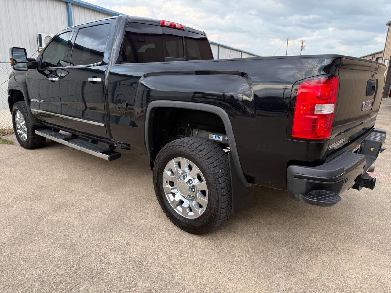 Used 2019 GMC Sierra 2500 Denali w/ Duramax Plus Package AWD/4WD image 10