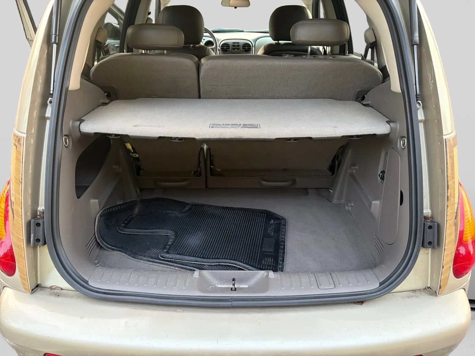 Used 2005 Chrysler PT Cruiser Limited FWD image 19